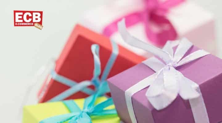 Deutsche Unternehmen bereiten sich auf Weihnachten vor: Drei festliche Geschenkboxen mit der Aufschrift „ecb“.