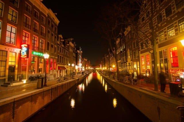 Amsterdam verhängt Strafe gegen Airbnb
