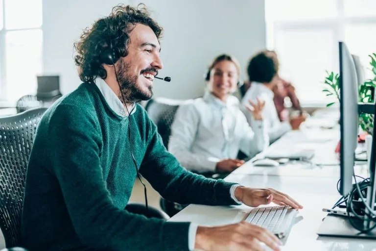 Voice AI - Voice AI Callcenter: ROI-Rechnung und Marktdaten bis 2030 im Klartext