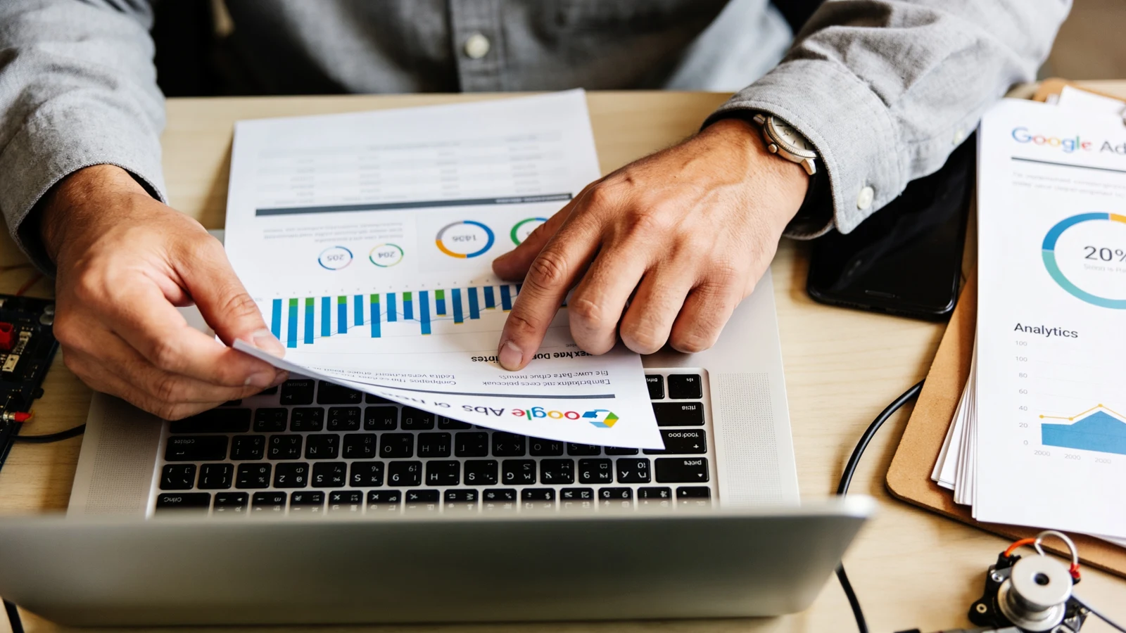 Google Ads und Analytics: Warum neue KI-Tools keine Conversion-Abkürzung sind im Praxiskontext
