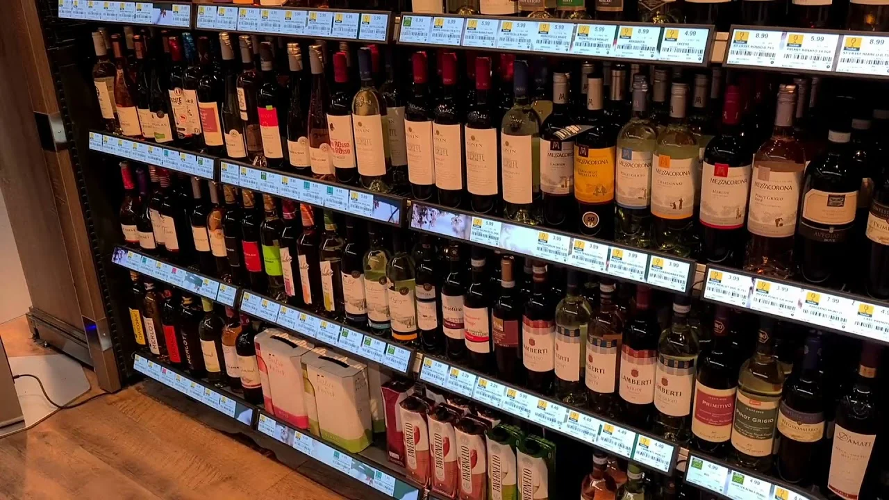 NoviSign EDEKA Preisschilder - NoviSign installiert Pilotprojekt für digitale Preisschilder in einem EDEKA Aktivmarkt