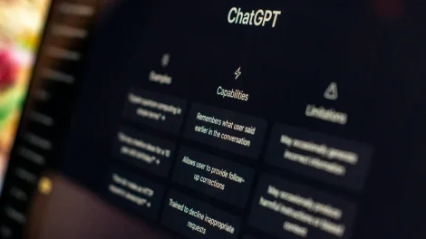 ChatGPT-Interface auf Bildschirm – B2B-Leadgenerierung mit KI